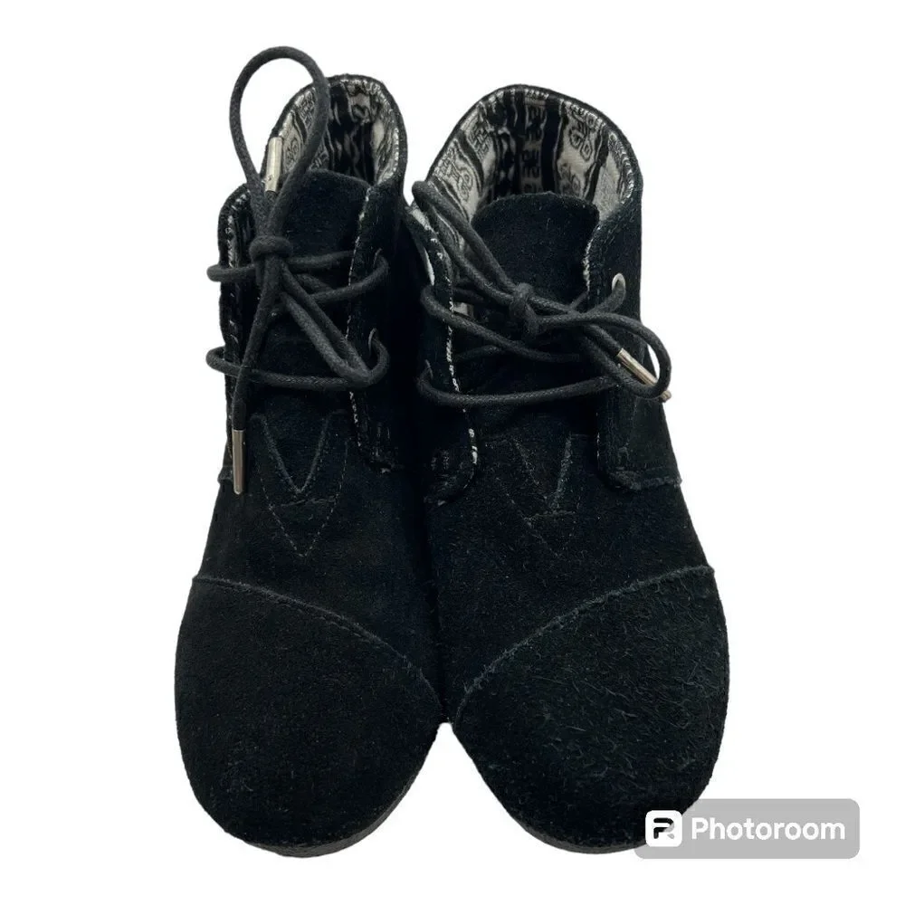 Tom’s black microsuede wedge ankle bootie size 8